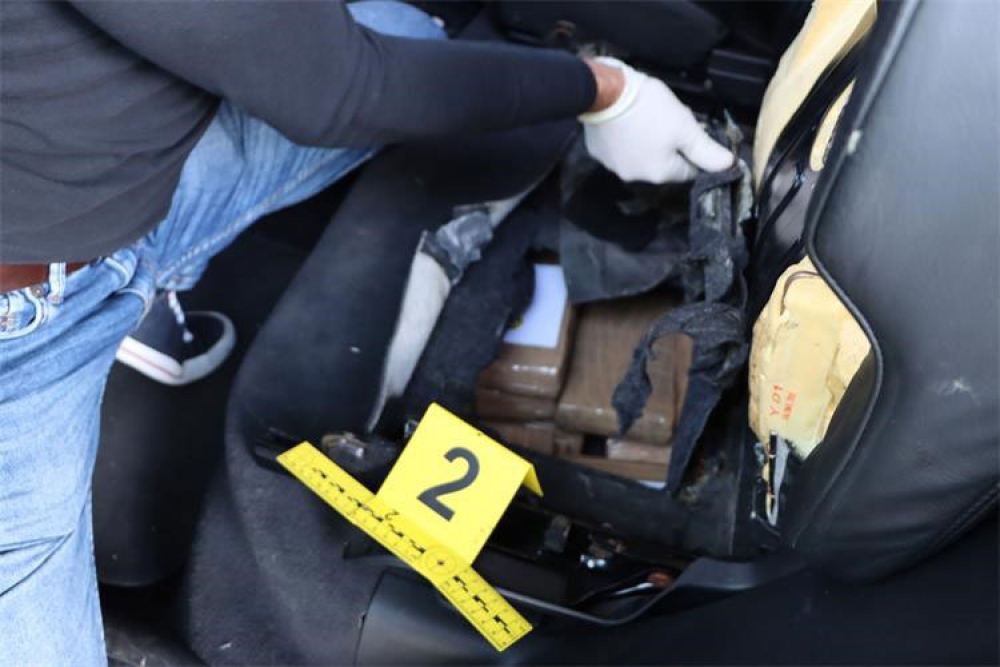 Policija u vozilu če&scaron;kih tablica na GP Gornji Brgat prona&scaron;la gotovo 20 kg kokaina visoke čistoće