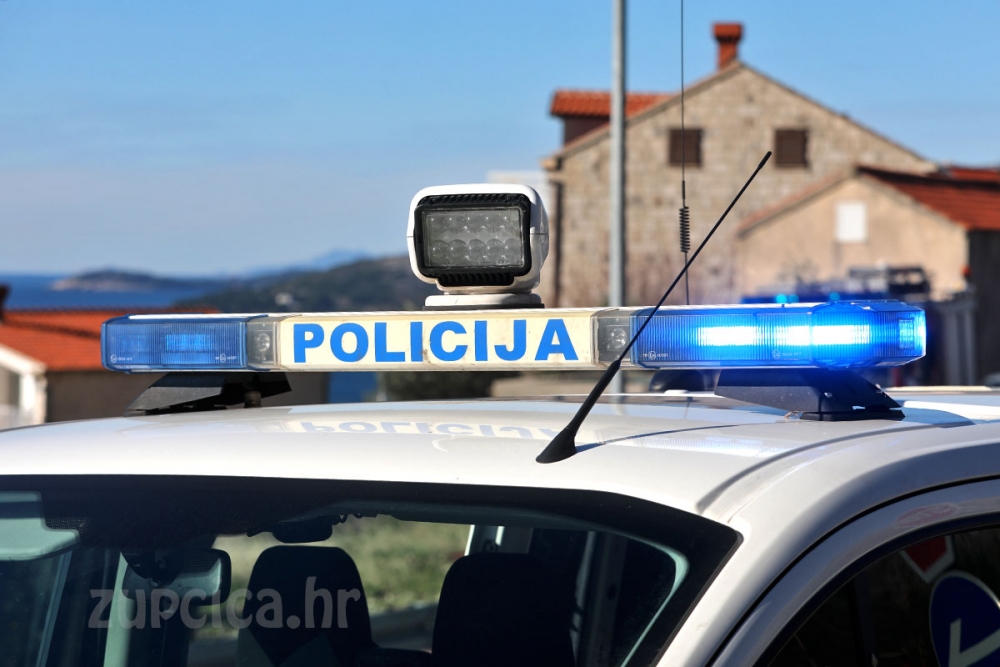 U sedam prometnih nesreća dvije osobe teže, osam lak&scaron;e ozlijeđeno, vozaču u Korčuli oduzeto vozilo